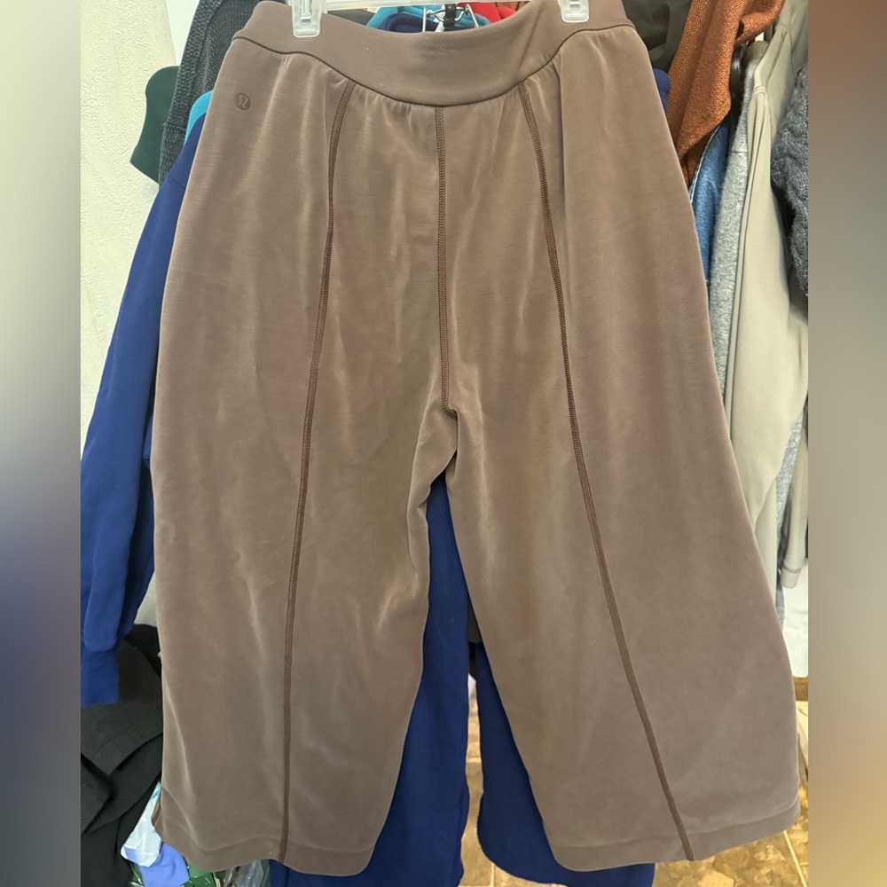 Lululemon brown softstreme crop pants